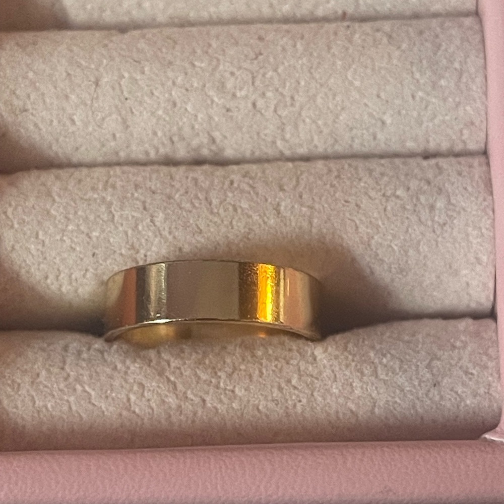 Gold Ring - Picture 3 of 3